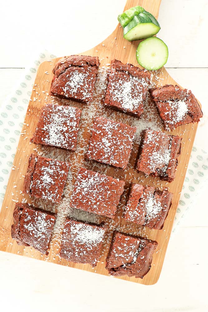 Brownie cake met courgette, Dit recept voor courgette brownies is ideaal voor iedereen die houdt van zoet, maar toch wat gezonder wil snoepen. De combinatie van rijke chocolade en courgette zorgt voor een heerlijke textuur en smaak.