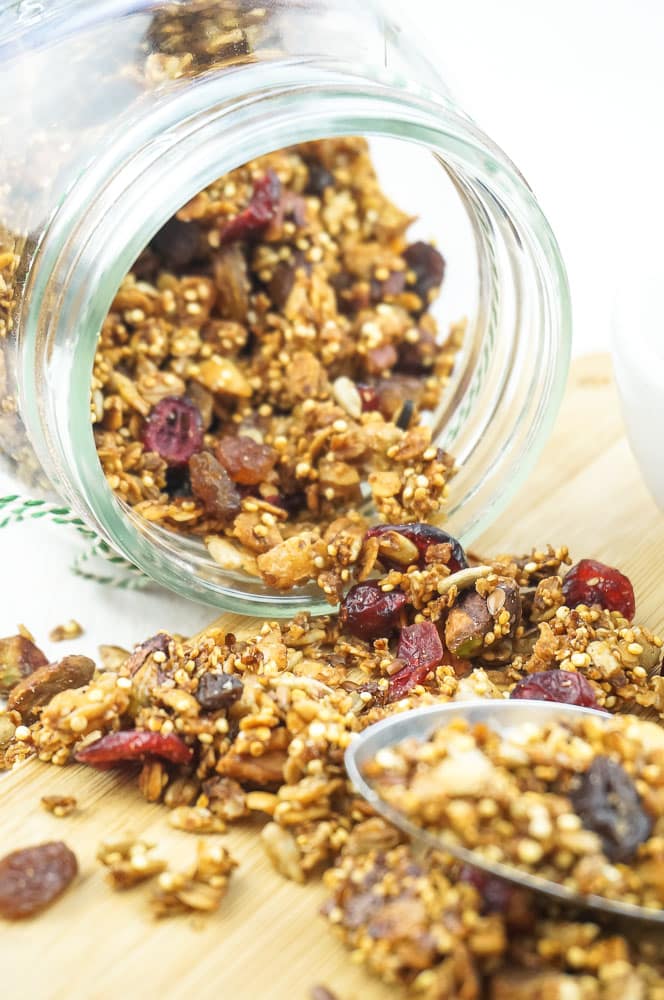 Gezonde quinoa granola recept, Zelfgemaakte quinoa granola, Quinoa granola met noten en zaden, Glutenvrije quinoa granola, Quinoa snacks, Quinoa ontbijtgranen, Granola recept, Quinoa ontbijt, Gezonde granola