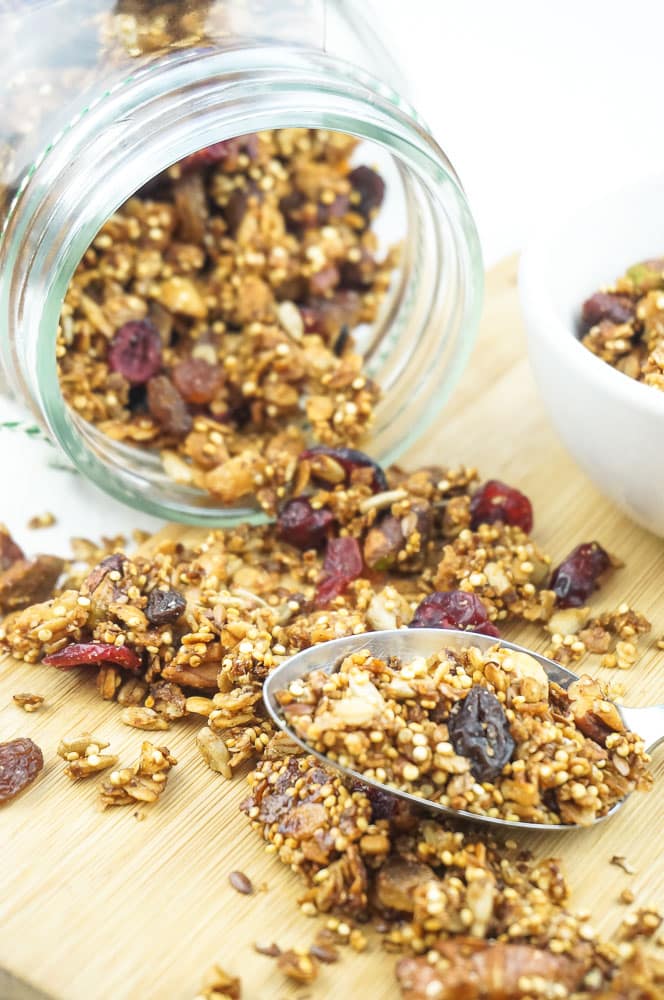 Gezonde quinoa granola recept, Zelfgemaakte quinoa granola, Quinoa granola met noten en zaden, Glutenvrije quinoa granola, Quinoa snacks, Quinoa ontbijtgranen, Granola recept, Quinoa ontbijt, Gezonde granola