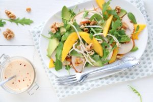 Salade Gerookte Kip Mango En Avocado Mind Your Feed