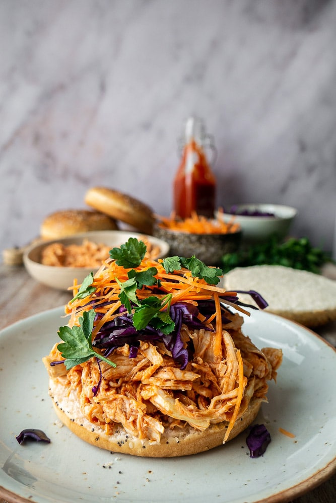  bbq pulled chicken, barbecue pulled chicken, pulled chicken recept, barbecue recept, pulled chicken uit de oven, broodje pulled chicken