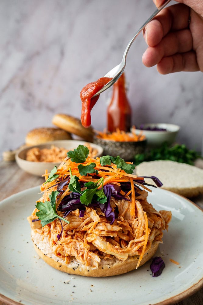 bbq pulled chicken, barbecue pulled chicken, pulled chicken recept, barbecue recept, pulled chicken uit de oven, broodje pulled chicken