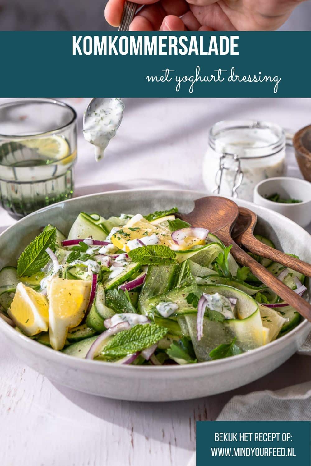 Ontdek dit eenvoudige en frisse komkommersalade recept met Griekse yoghurt dressing en verse kruiden. Perfect als bijgerecht voor de BBQ, avondmaaltijd of picknick. Maak deze heerlijke komkommer salade snel en geniet van de zomer!