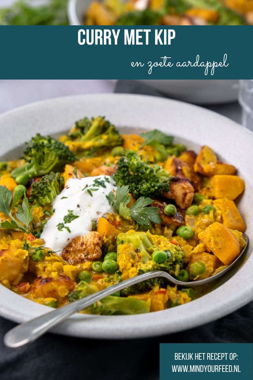 Een heerlijke zelfgemaakte curry met kip en zoete aardappel, linzen, broccoli en een romige saus van kokosmelk, perfect voor een voedzaam en smaakvol recept.